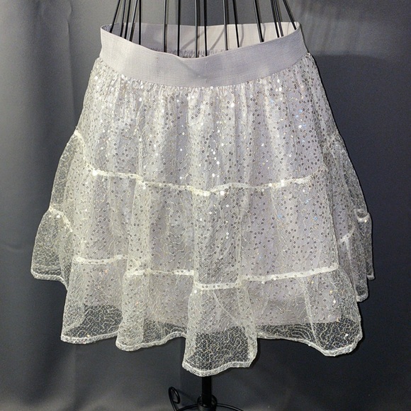 NWOT.  Women’s glitter & sequin skirt.  size medium - Picture 2 of 7